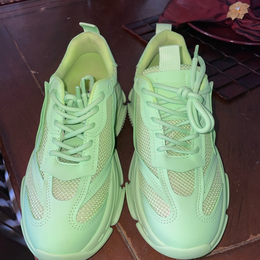 Steve Madden shoe